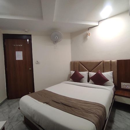 Hotel Earth Inn, Subhash Bridge, Rto Circle, אחמדאבאד מראה חיצוני תמונה