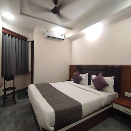 Hotel Earth Inn, Subhash Bridge, Rto Circle, אחמדאבאד מראה חיצוני תמונה