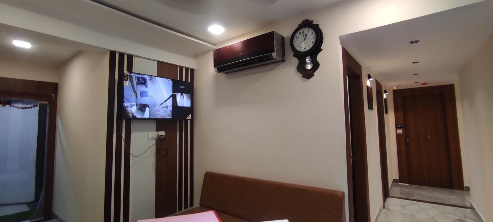 Hotel Earth Inn, Subhash Bridge, Rto Circle, אחמדאבאד מראה חיצוני תמונה