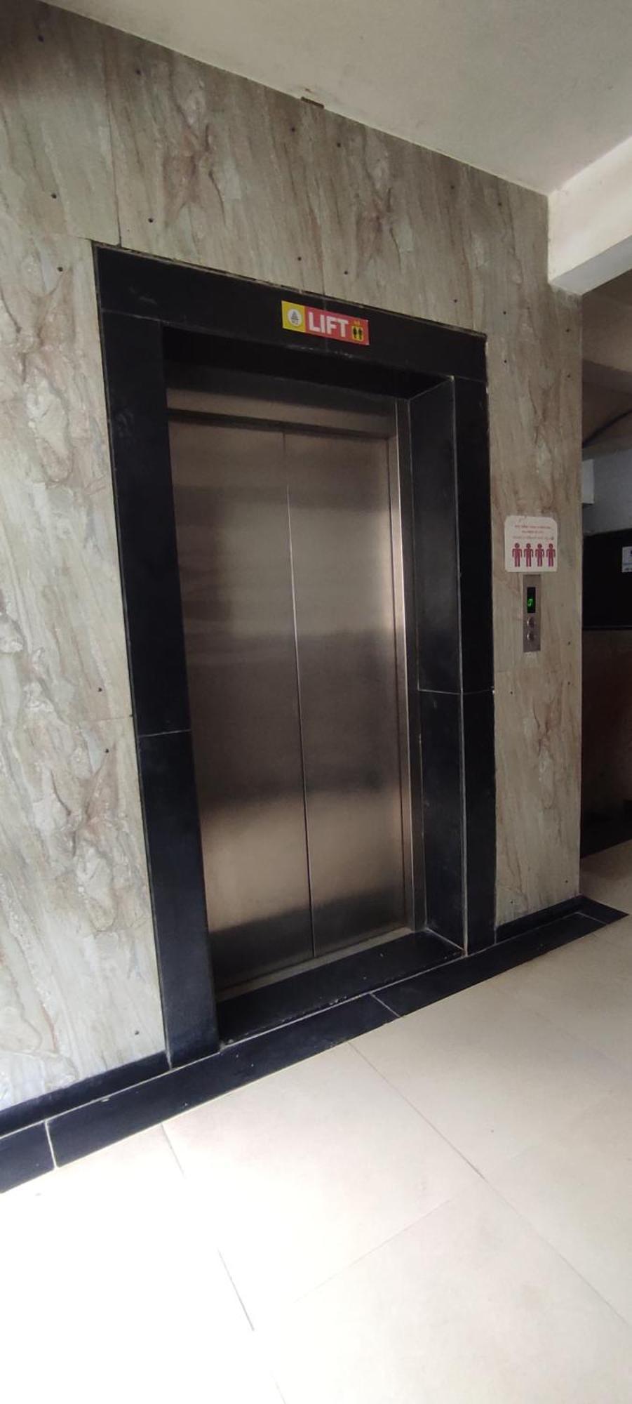 Hotel Earth Inn, Subhash Bridge, Rto Circle, אחמדאבאד מראה חיצוני תמונה