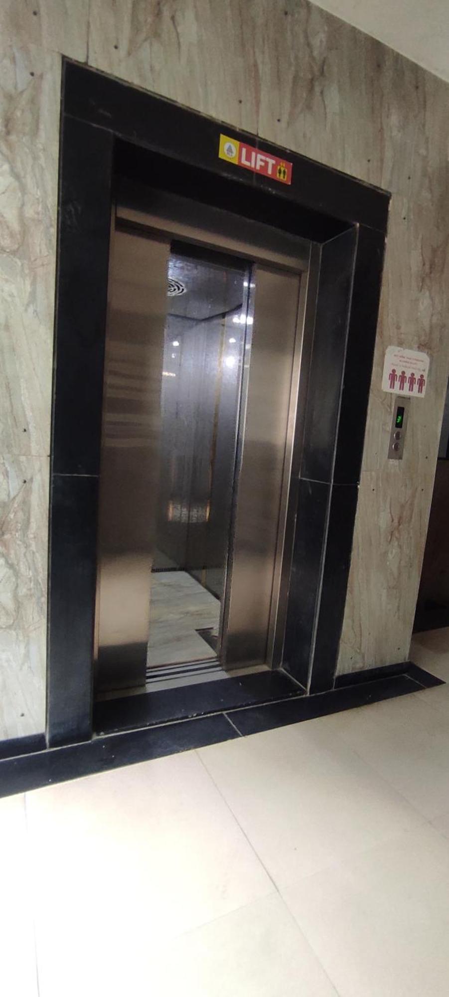 Hotel Earth Inn, Subhash Bridge, Rto Circle, אחמדאבאד מראה חיצוני תמונה