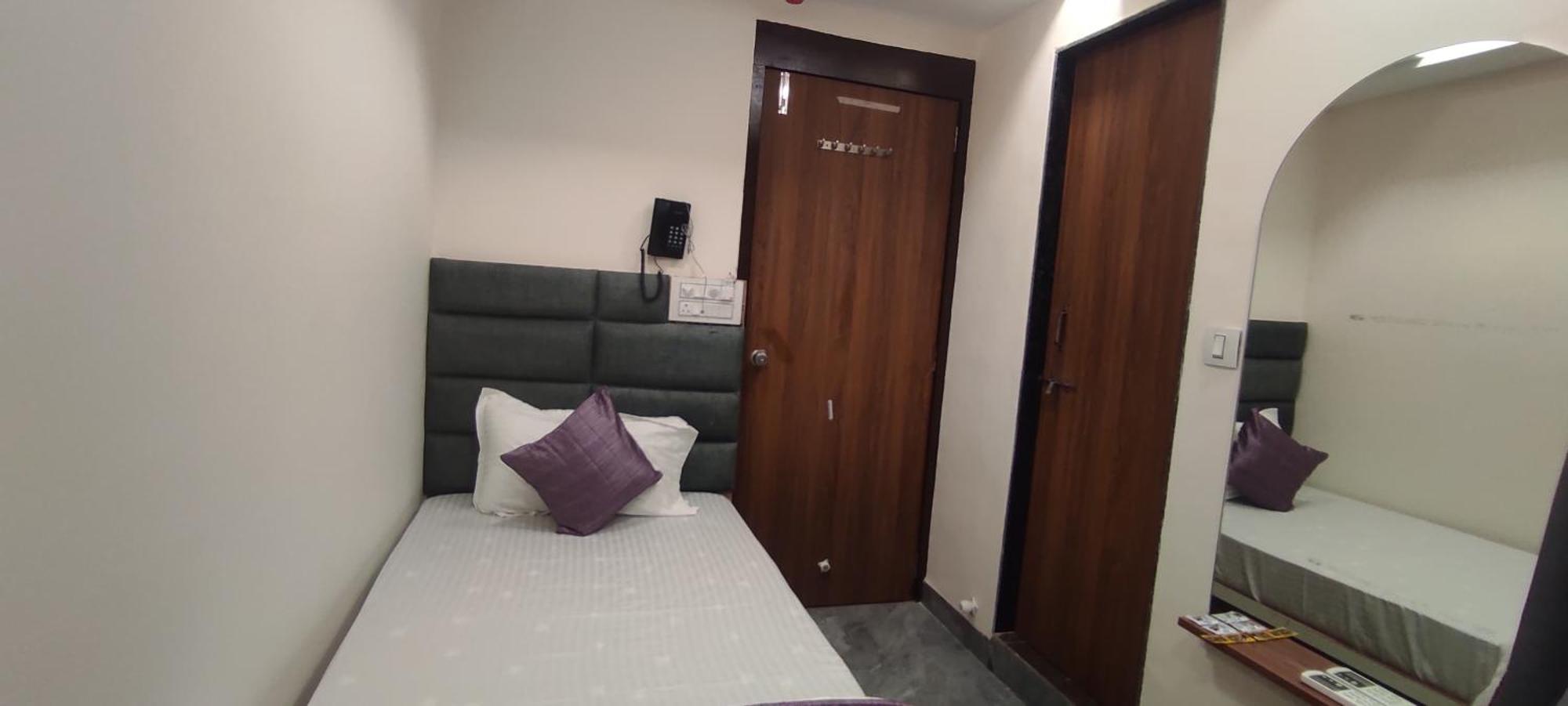 Hotel Earth Inn, Subhash Bridge, Rto Circle, אחמדאבאד מראה חיצוני תמונה