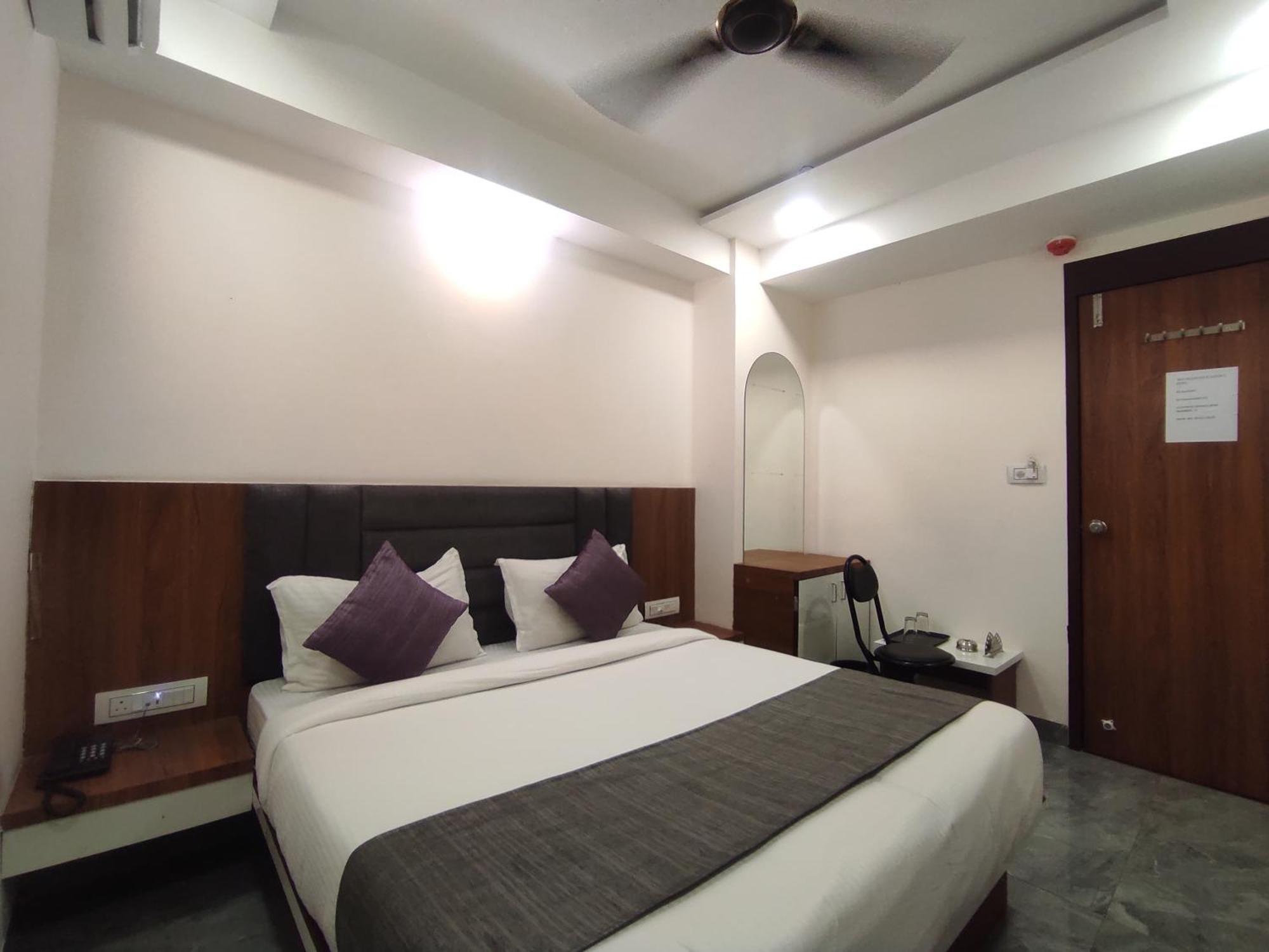 Hotel Earth Inn, Subhash Bridge, Rto Circle, אחמדאבאד מראה חיצוני תמונה