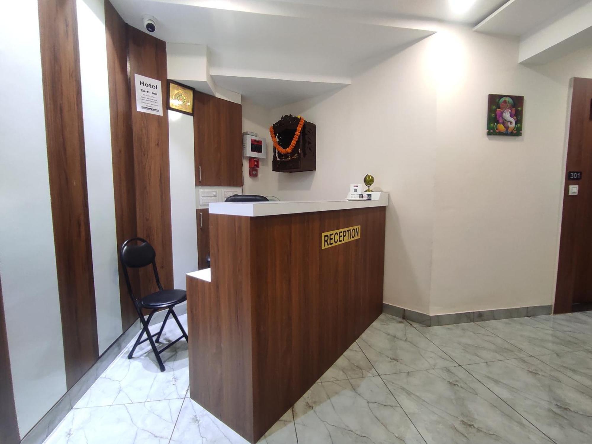 Hotel Earth Inn, Subhash Bridge, Rto Circle, אחמדאבאד מראה חיצוני תמונה