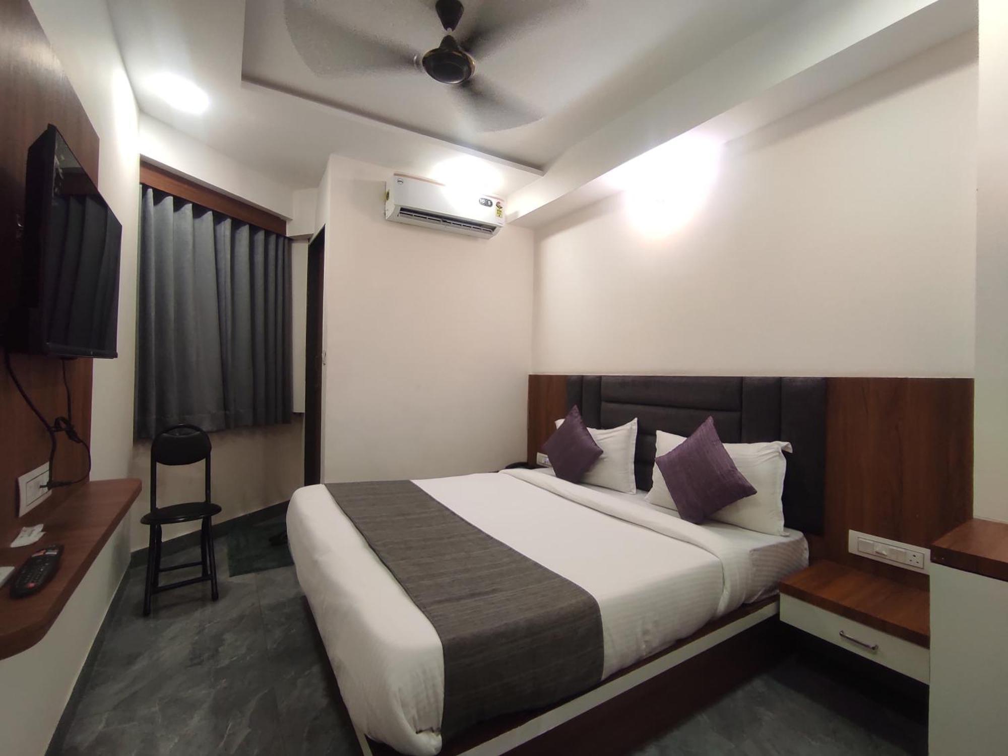 Hotel Earth Inn, Subhash Bridge, Rto Circle, אחמדאבאד מראה חיצוני תמונה