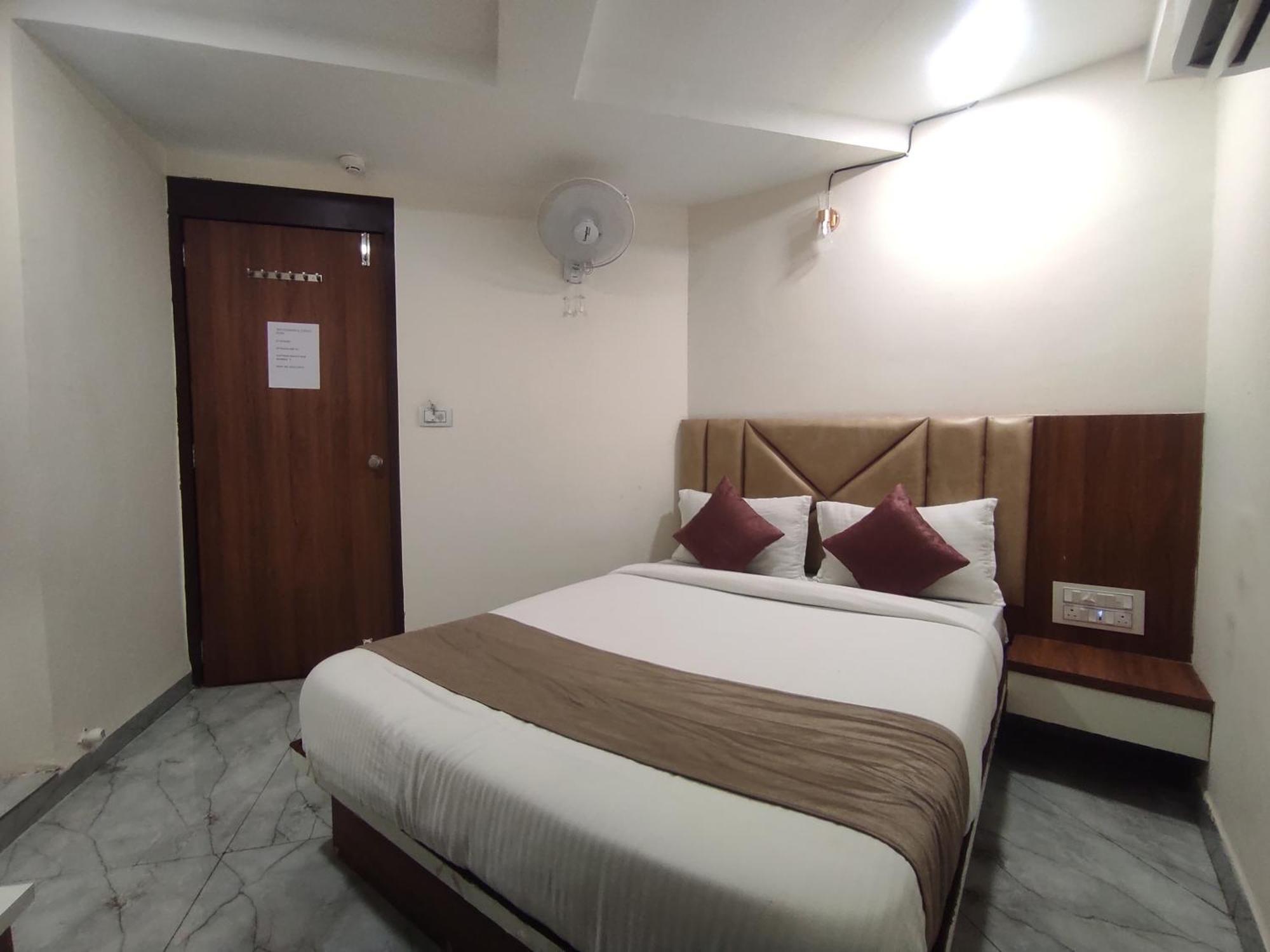 Hotel Earth Inn, Subhash Bridge, Rto Circle, אחמדאבאד מראה חיצוני תמונה