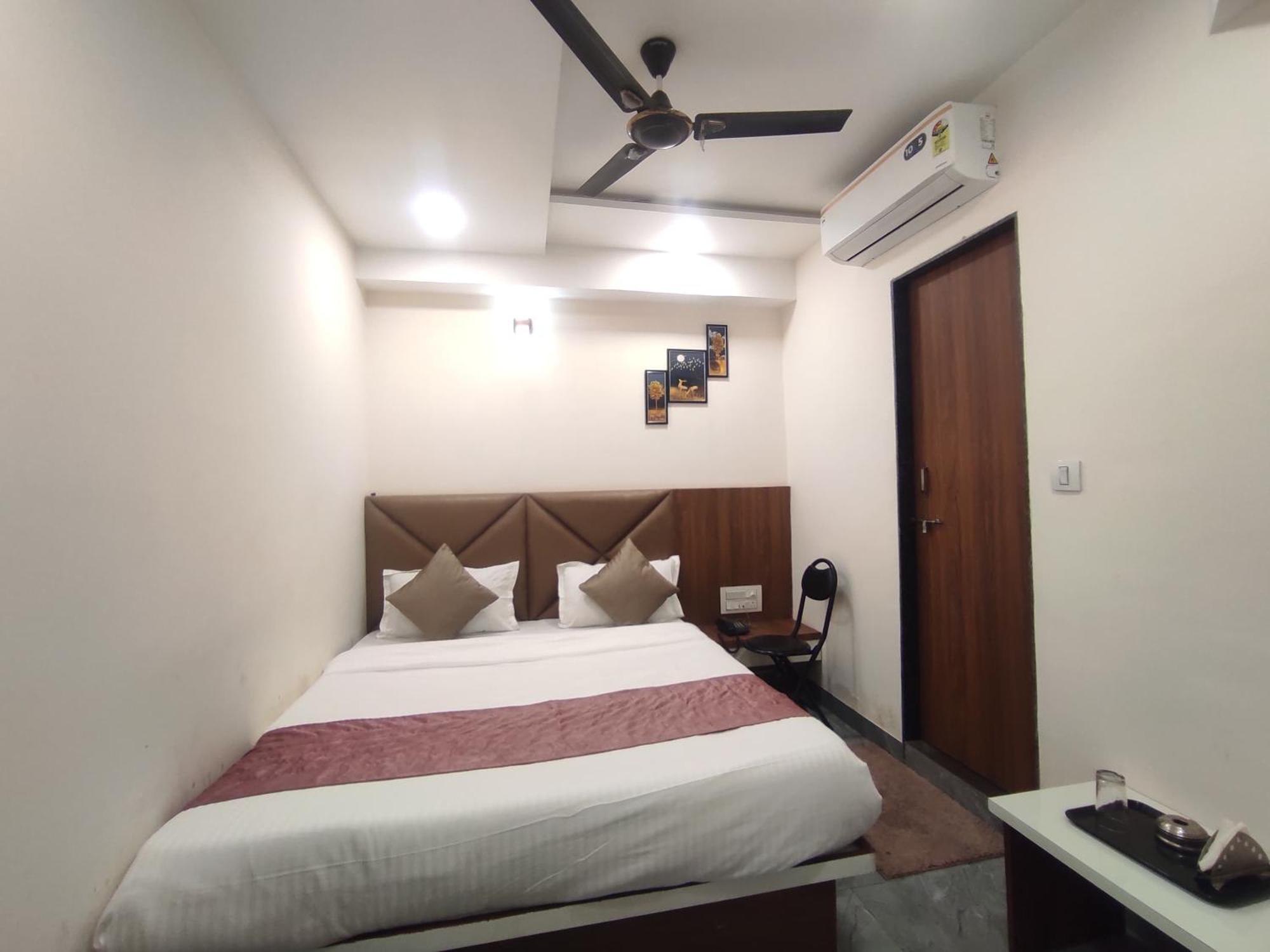 Hotel Earth Inn, Subhash Bridge, Rto Circle, אחמדאבאד מראה חיצוני תמונה