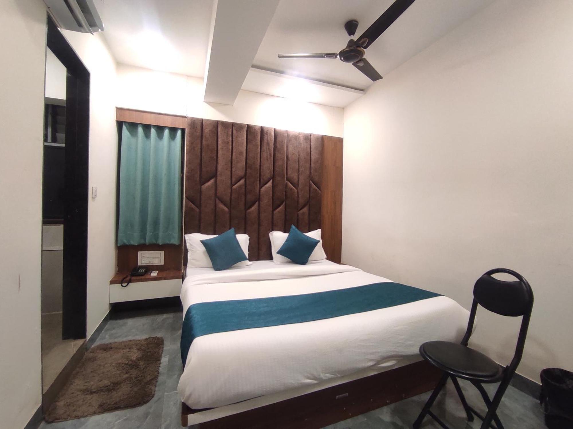 Hotel Earth Inn, Subhash Bridge, Rto Circle, אחמדאבאד מראה חיצוני תמונה