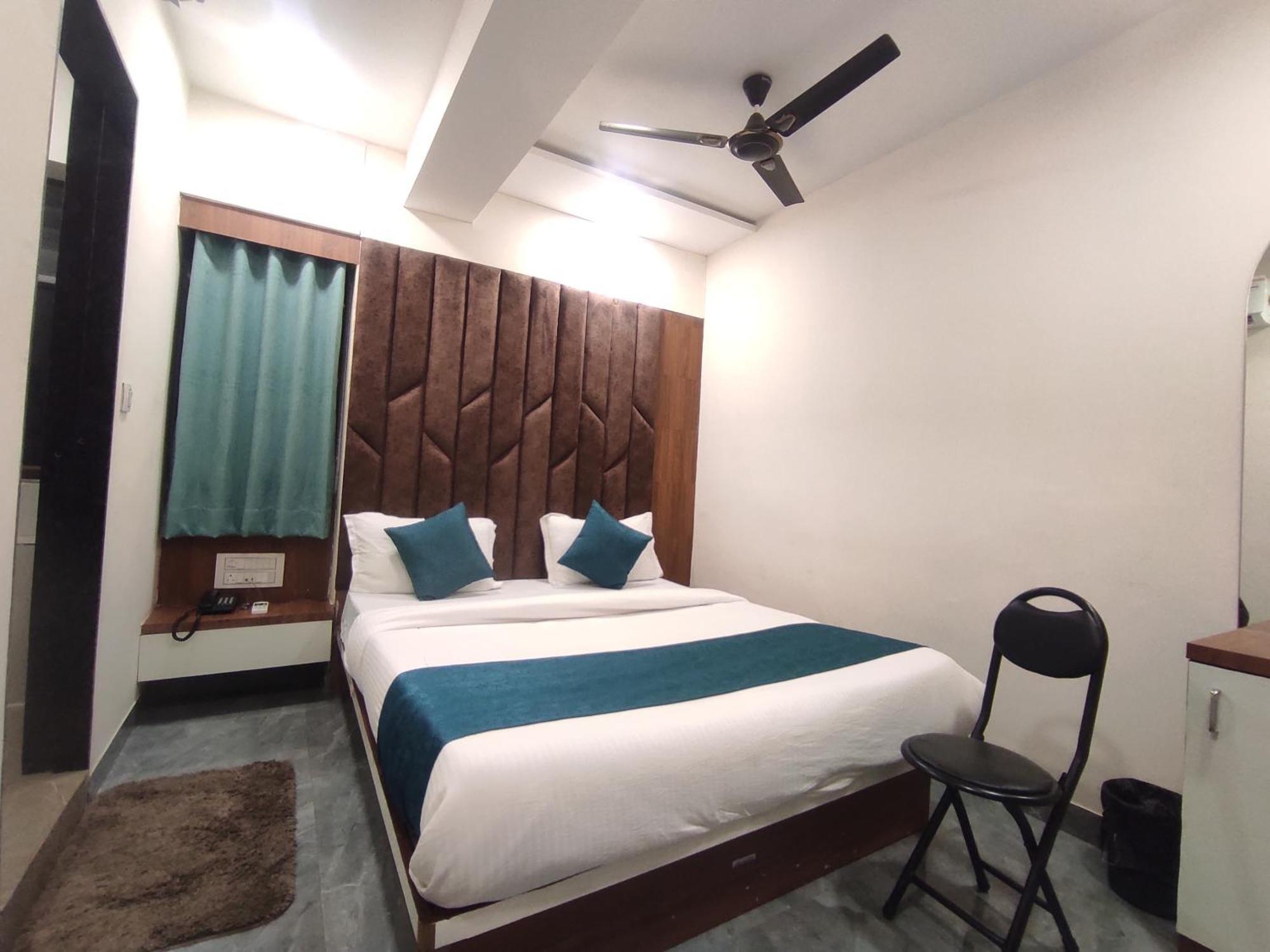 Hotel Earth Inn, Subhash Bridge, Rto Circle, אחמדאבאד מראה חיצוני תמונה