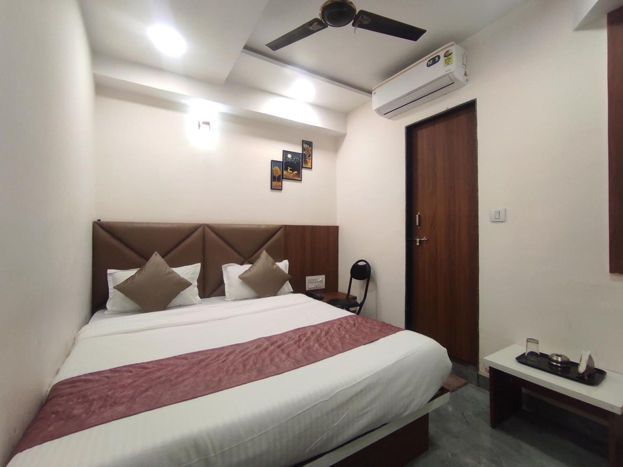 Hotel Earth Inn, Subhash Bridge, Rto Circle, אחמדאבאד מראה חיצוני תמונה
