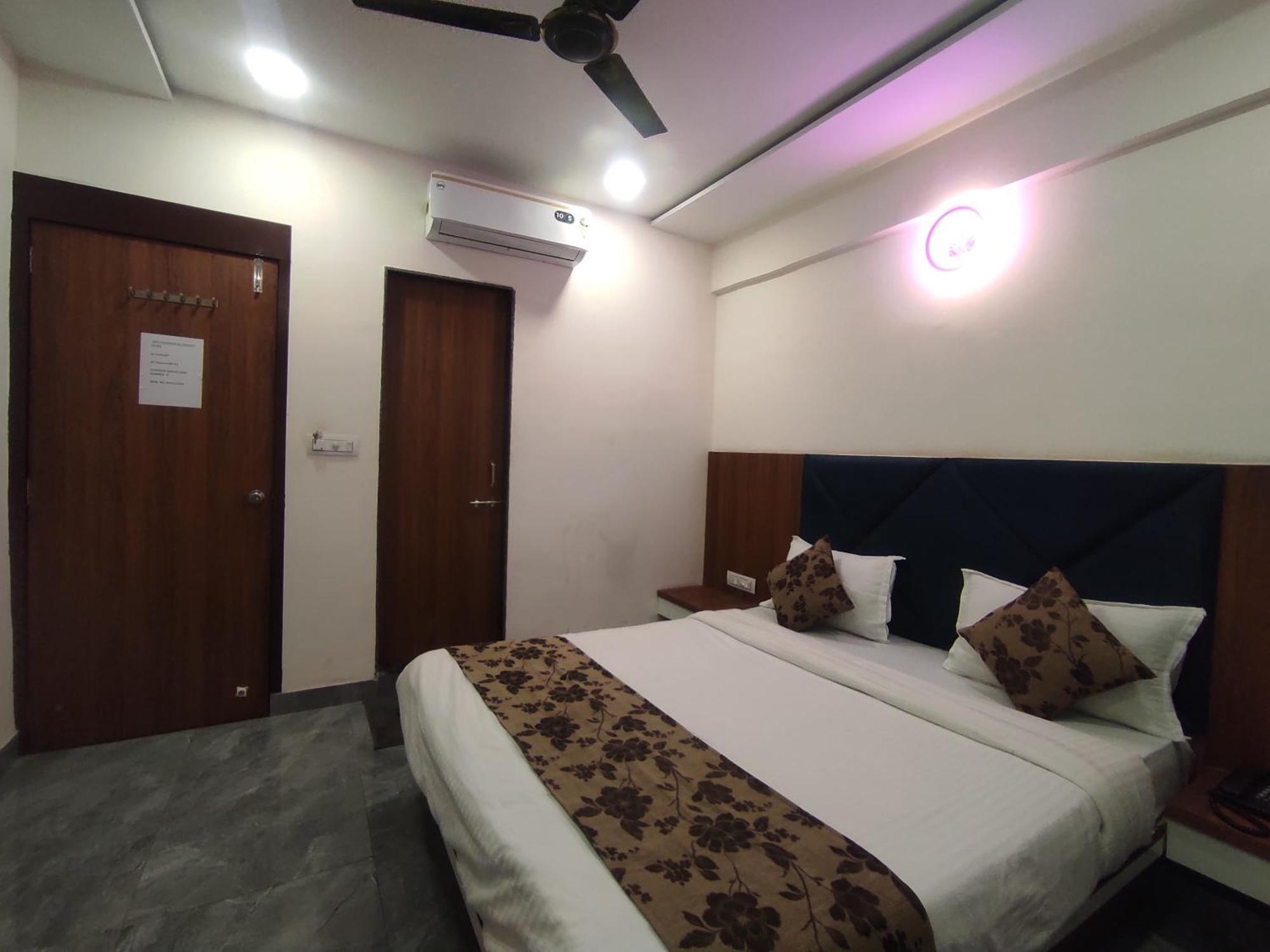 Hotel Earth Inn, Subhash Bridge, Rto Circle, אחמדאבאד מראה חיצוני תמונה