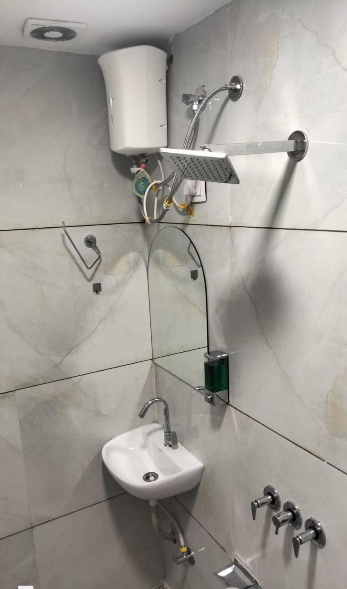 Hotel Earth Inn, Subhash Bridge, Rto Circle, אחמדאבאד מראה חיצוני תמונה
